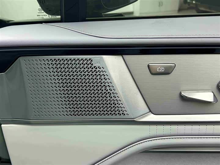 Фото 6 - HiPhi Y