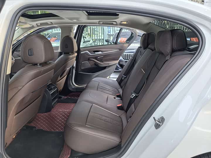 Фото 10 - BMW 5 Series