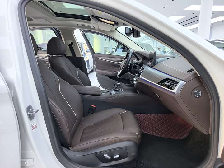 Фото 12 - BMW 5 Series