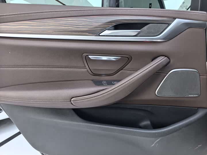 Фото 13 - BMW 5 Series