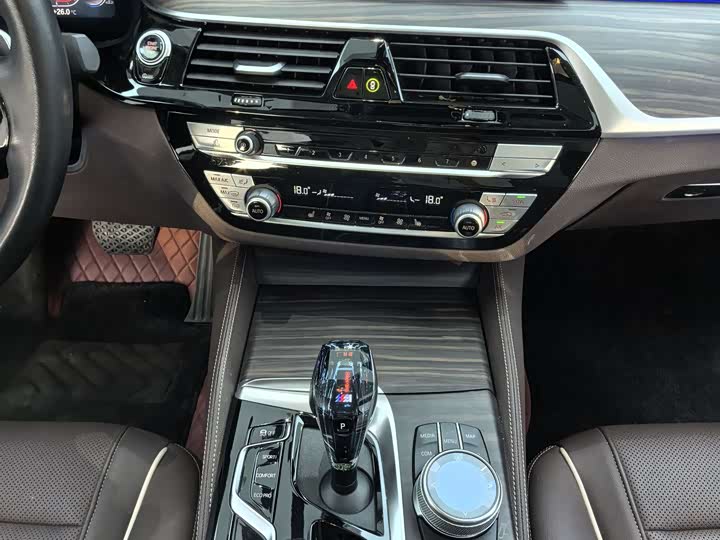 Фото 15 - BMW 5 Series