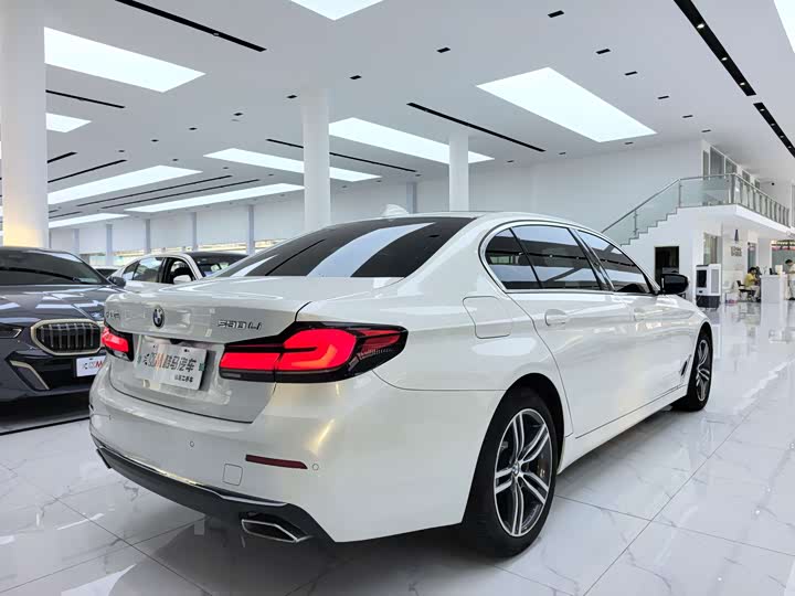 Фото 18 - BMW 5 Series