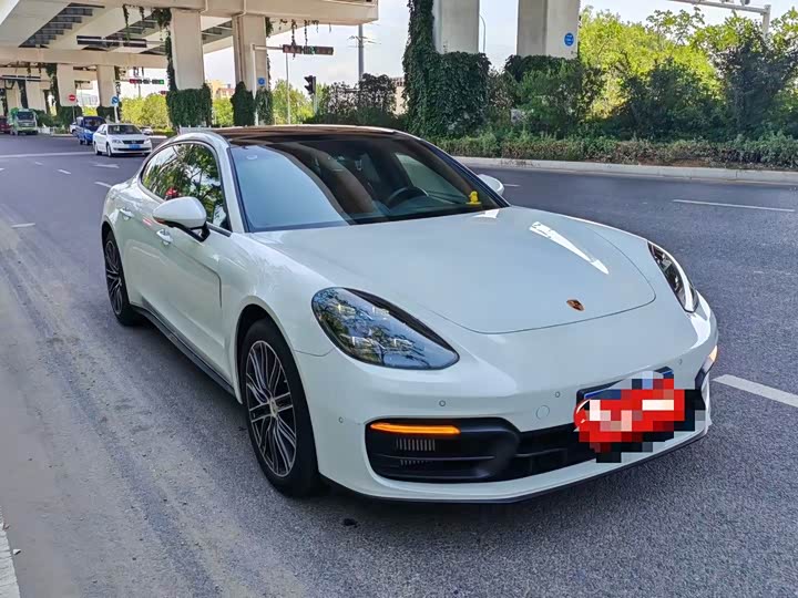 Фото 2 - Porsche Panamera