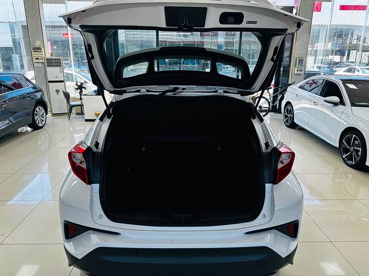 Фото 7 - Toyota C-HR