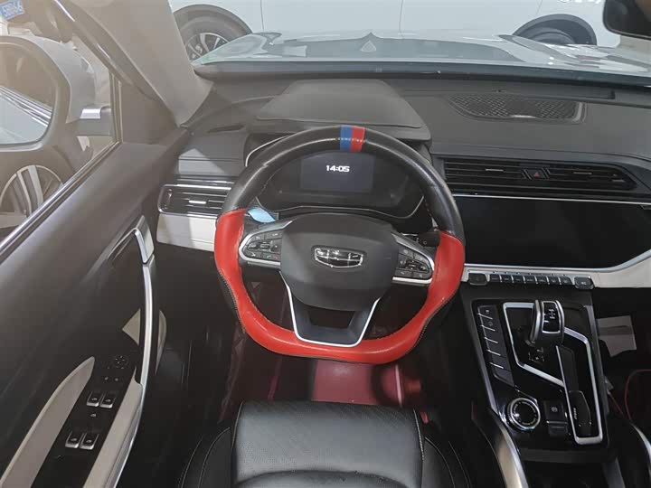 Фото 11 - Geely Atlas