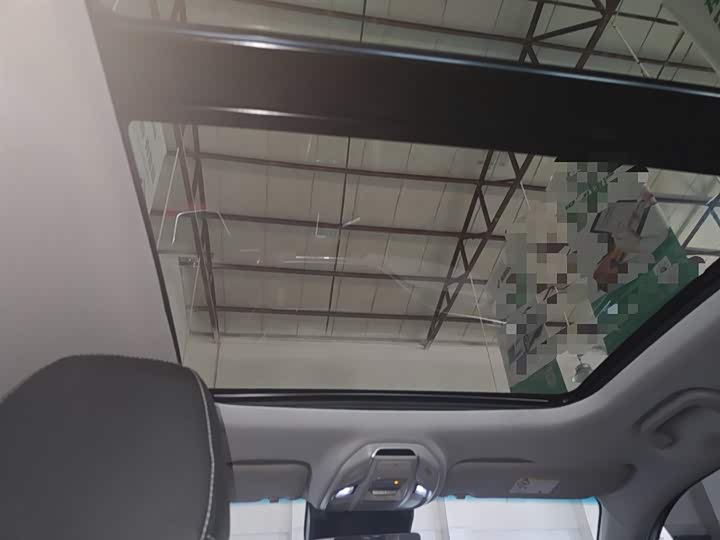 Фото 18 - Geely Atlas