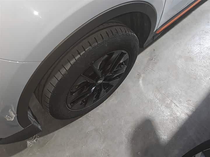 Фото 23 - Geely Atlas