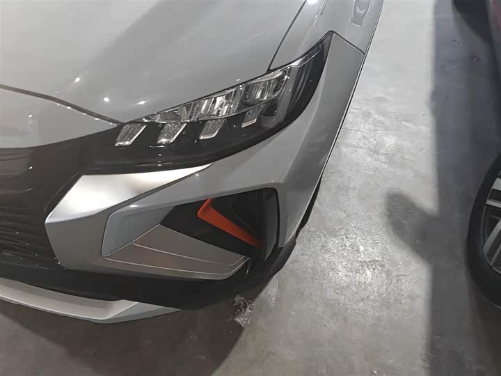 Фото 24 - Geely Atlas