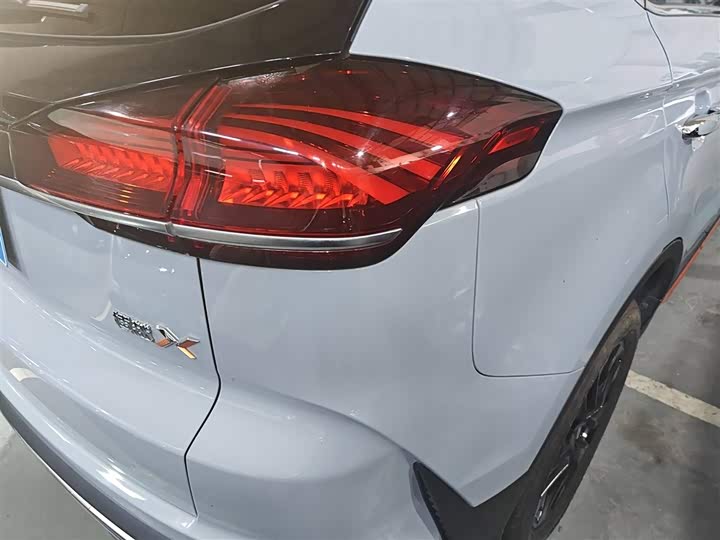 Фото 8 - Geely Atlas