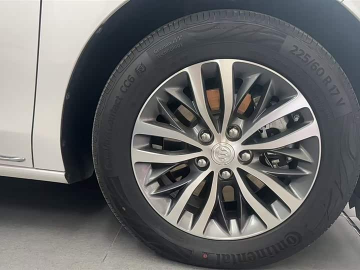 Фото 11 - Buick GL8 ES