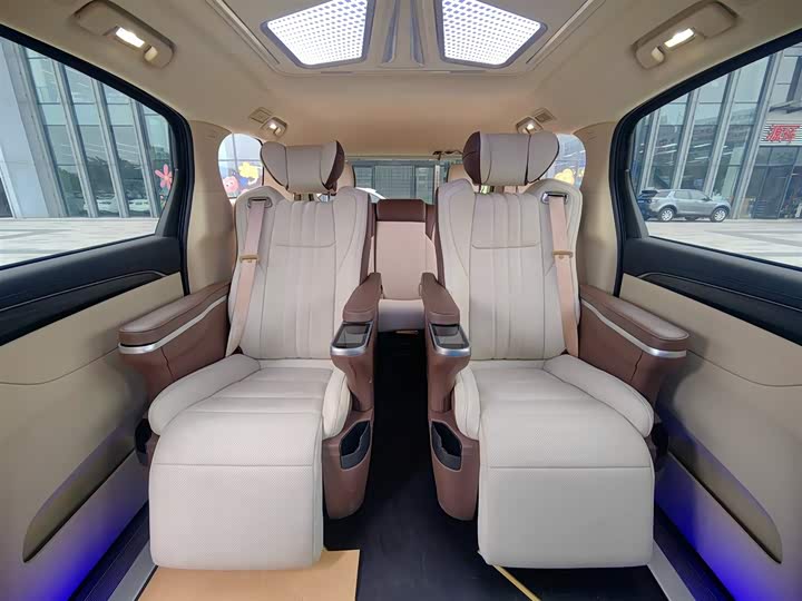 Фото 4 - Buick GL8 ES