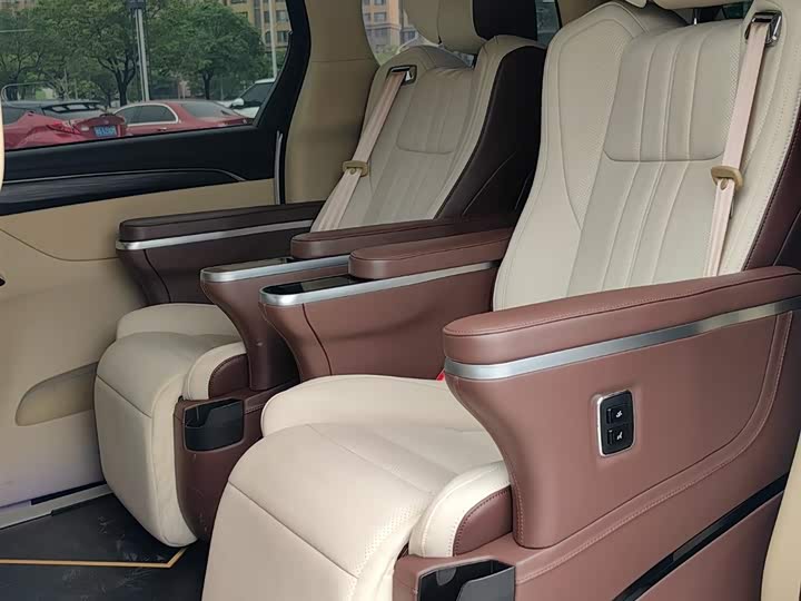 Фото 8 - Buick GL8 ES