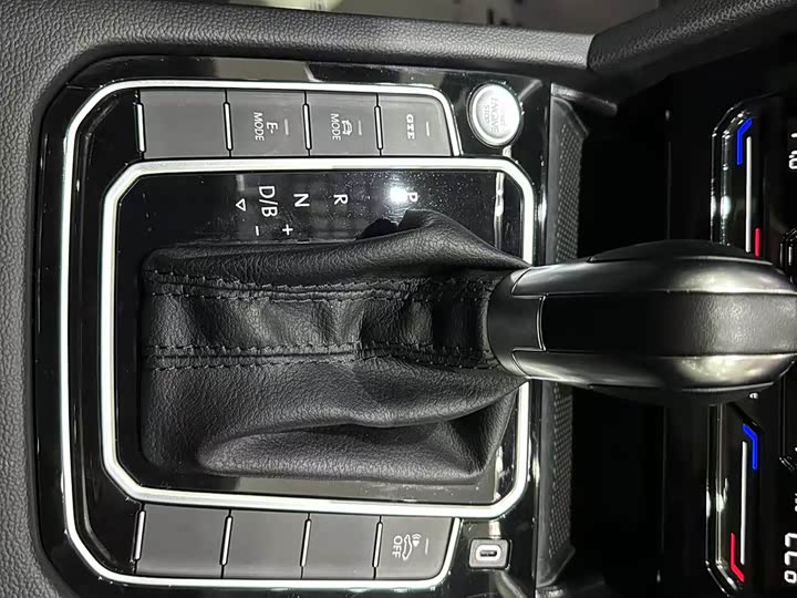 Фото 13 - Volkswagen Magotan GTE Hybrid