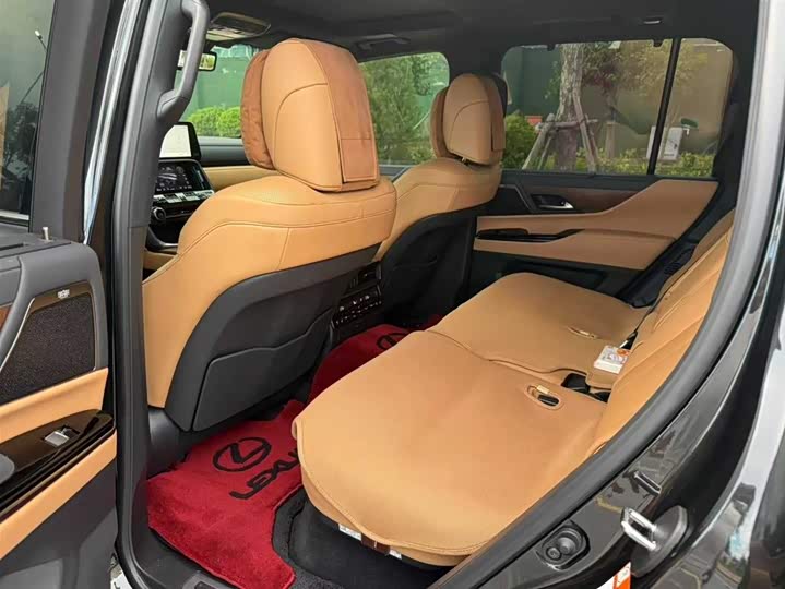 Фото 4 - Lexus LX