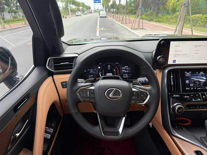 Фото 6 - Lexus LX