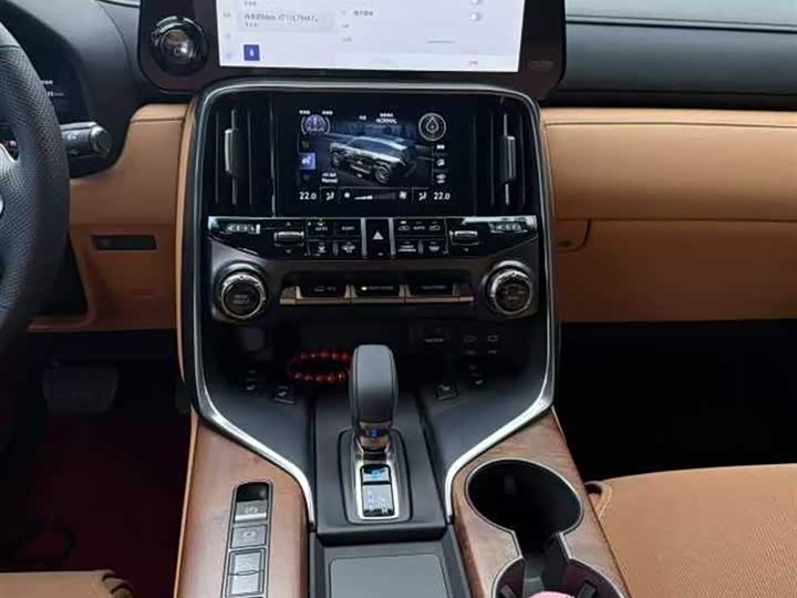 Фото 7 - Lexus LX