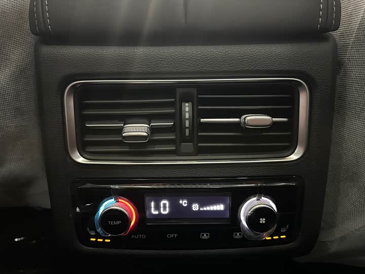 Фото 10 - Hongqi HS7