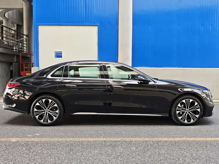 Фото 10 - Mercedes-Benz E-Class