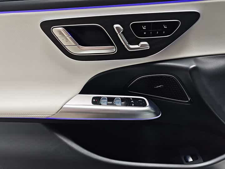 Фото 11 - Mercedes-Benz E-Class