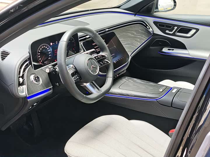 Фото 12 - Mercedes-Benz E-Class