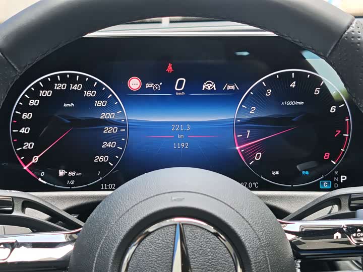 Фото 15 - Mercedes-Benz E-Class