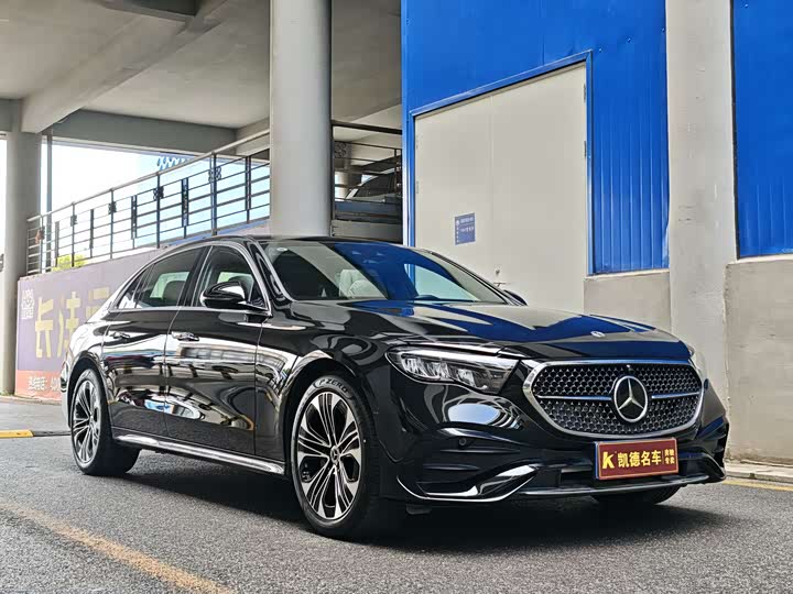 Фото 3 - Mercedes-Benz E-Class