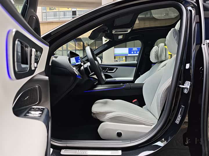 Фото 4 - Mercedes-Benz E-Class