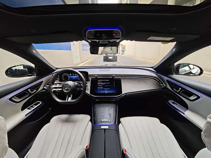 Фото 5 - Mercedes-Benz E-Class