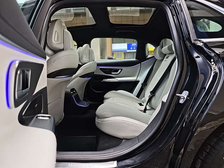 Фото 6 - Mercedes-Benz E-Class