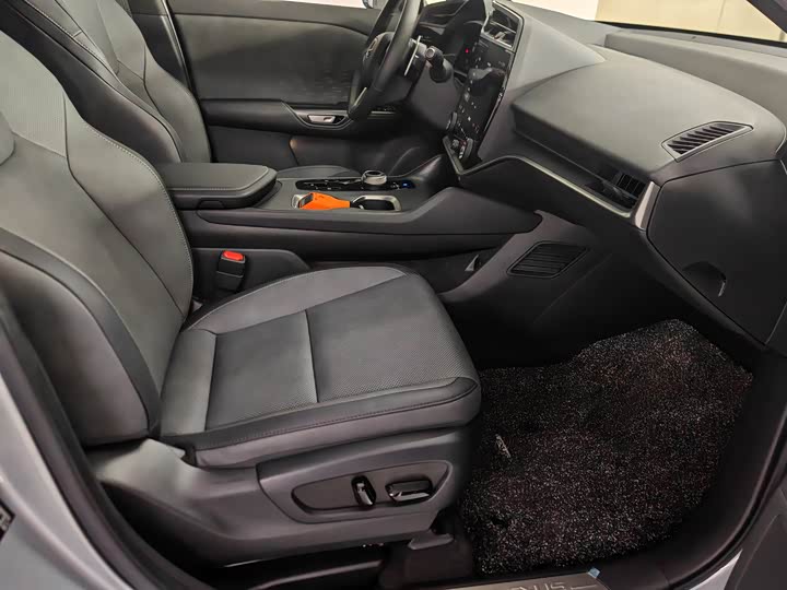 Фото 11 - Lexus RZ