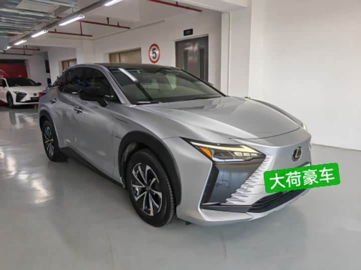 Фото 2 - Lexus RZ