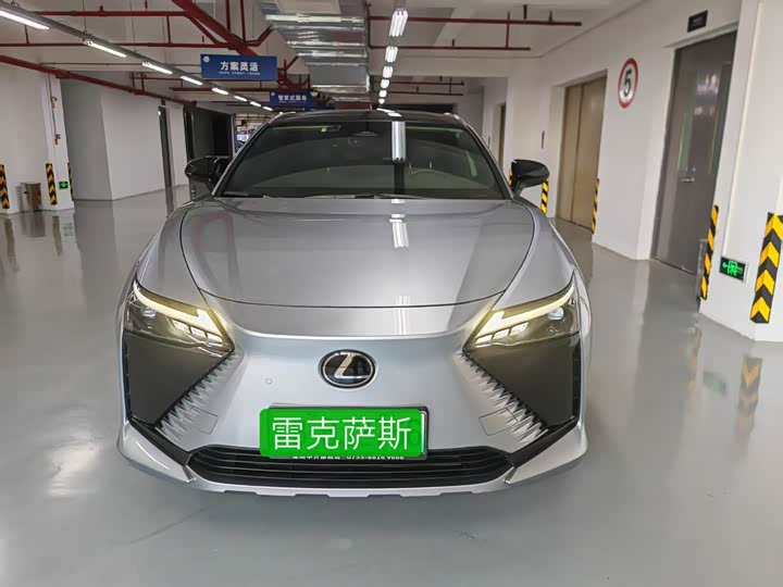 Фото 3 - Lexus RZ