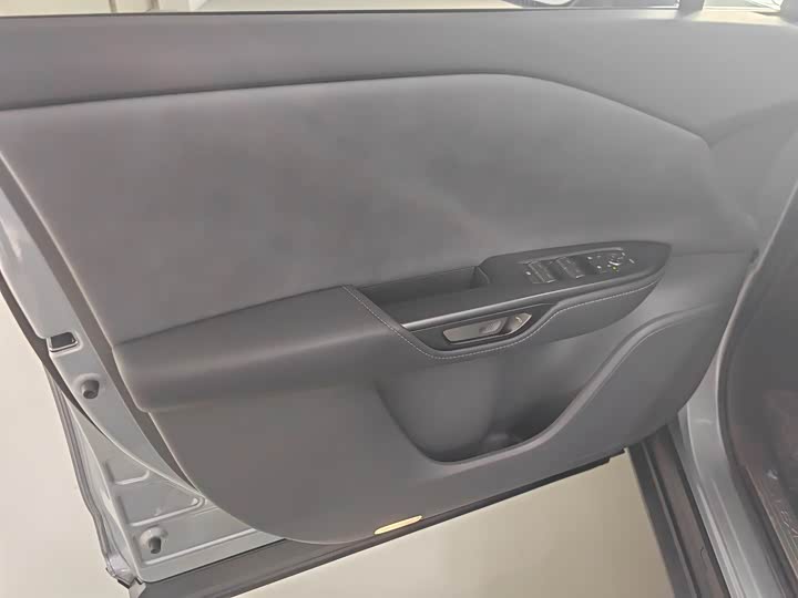 Фото 7 - Lexus RZ