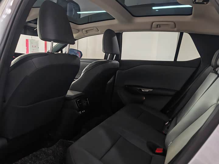 Фото 9 - Lexus RZ