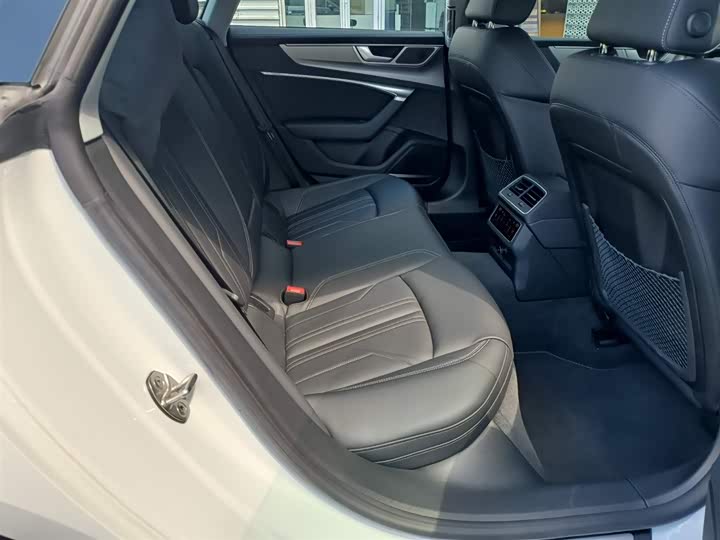 Фото 13 - Audi A7