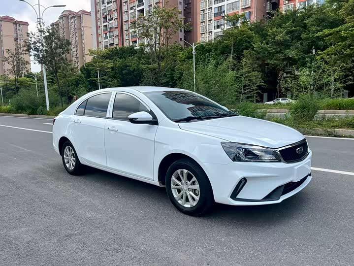 Фото 3 - Geely Emgrand