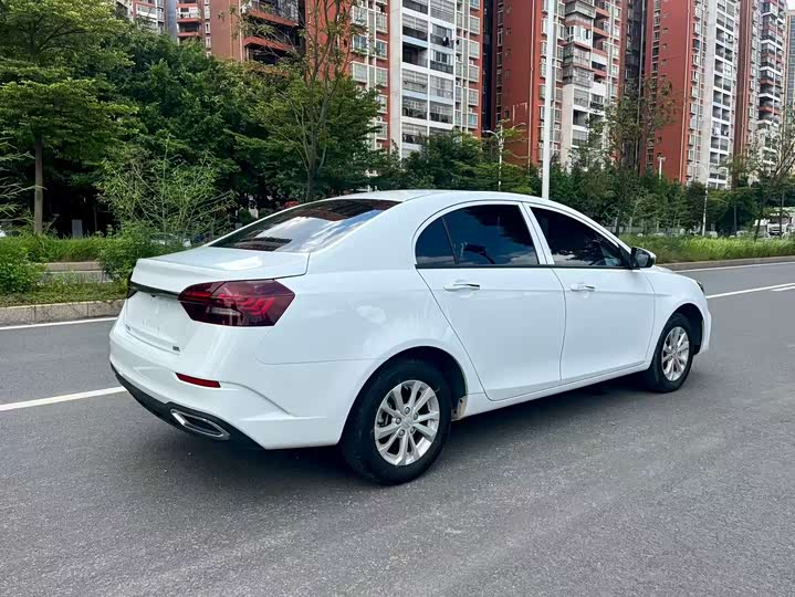 Фото 6 - Geely Emgrand