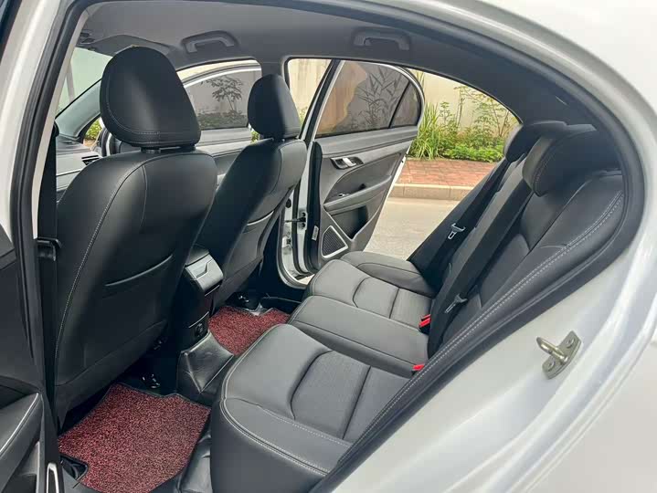 Фото 7 - Geely Emgrand