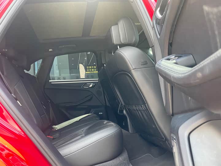 Фото 10 - Porsche Macan