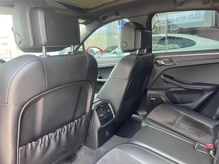 Фото 11 - Porsche Macan