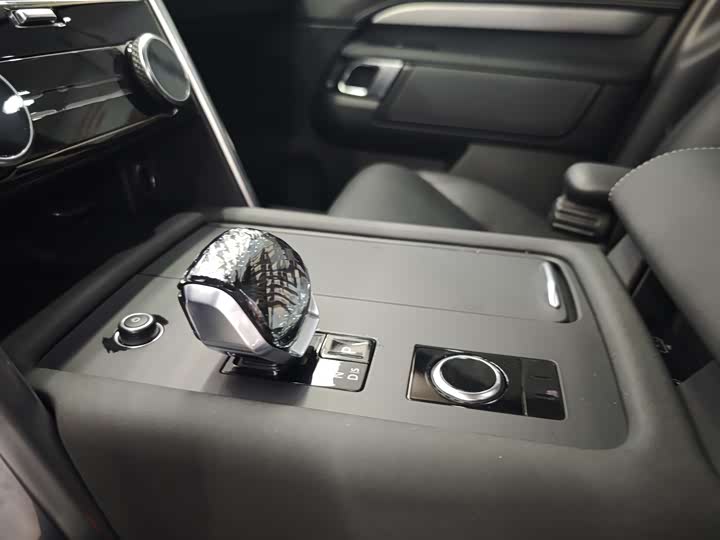 Фото 9 - Land Rover Discovery