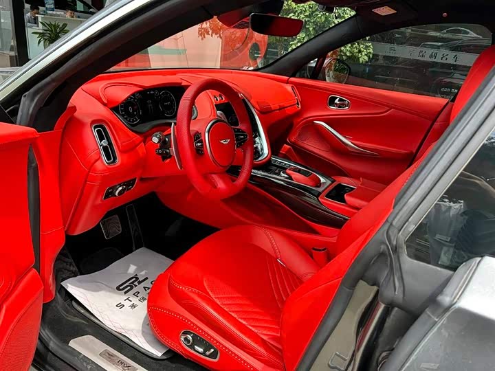 Фото 12 - Aston Martin DBX