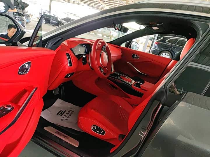 Фото 8 - Aston Martin DBX