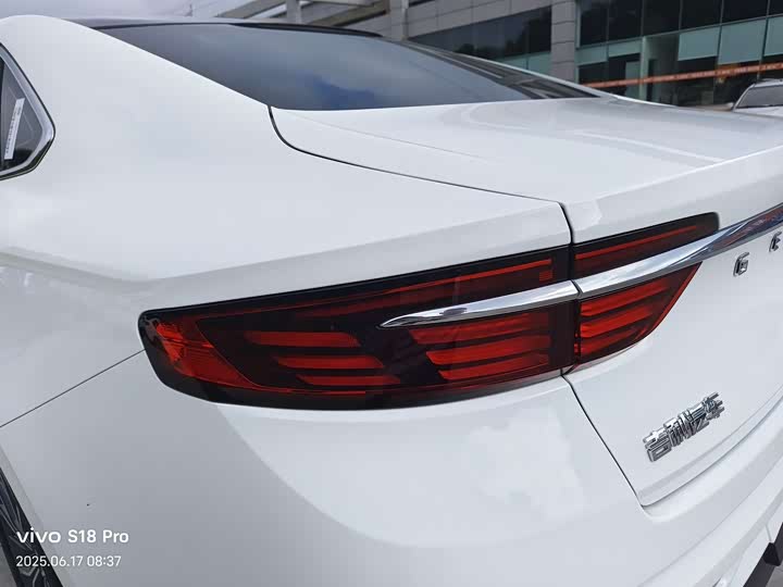 Фото 14 - Geely Preface