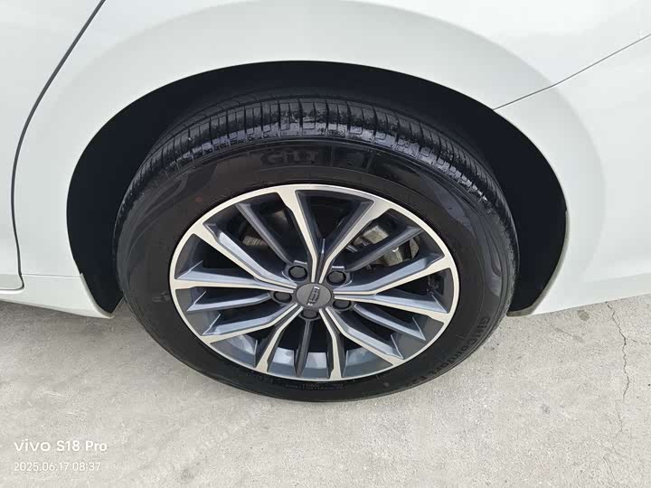 Фото 15 - Geely Preface