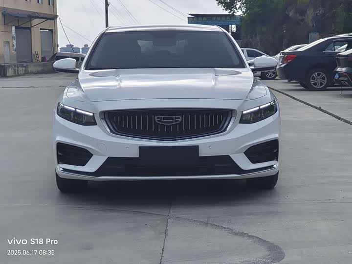 Фото 2 - Geely Preface