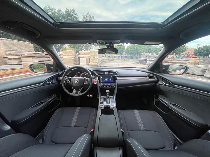 Фото 10 - Honda Civic