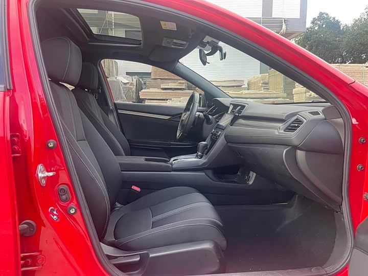 Фото 8 - Honda Civic