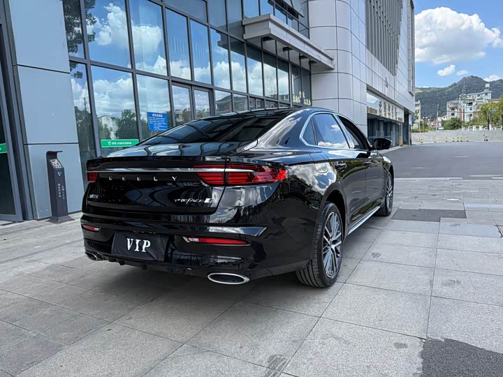 Фото 8 - Geely Preface