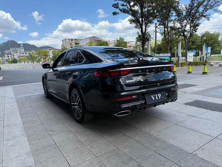 Фото 9 - Geely Preface